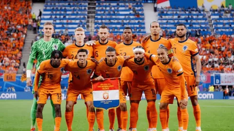 “TJD：灰熊逆境共勉，机上凝神鼓劲振士气”