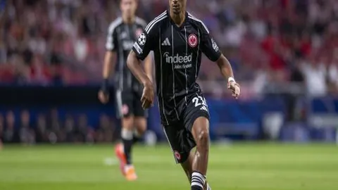 塞维利亚2-4败北，皇马西甲逆袭获胜