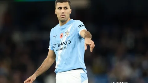 莫拉塔表示：受佩德里和奥尔莫劝说，坚定放弃退出国家队念头