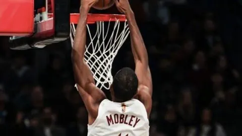 CBA常规赛进步神速球员：曾凡博荣膺大奖。